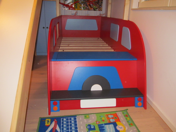 gyerekbútor autó